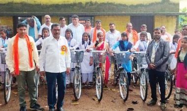 हाई स्कूल बिंजोली में छात्राओं को मिली साइकिल