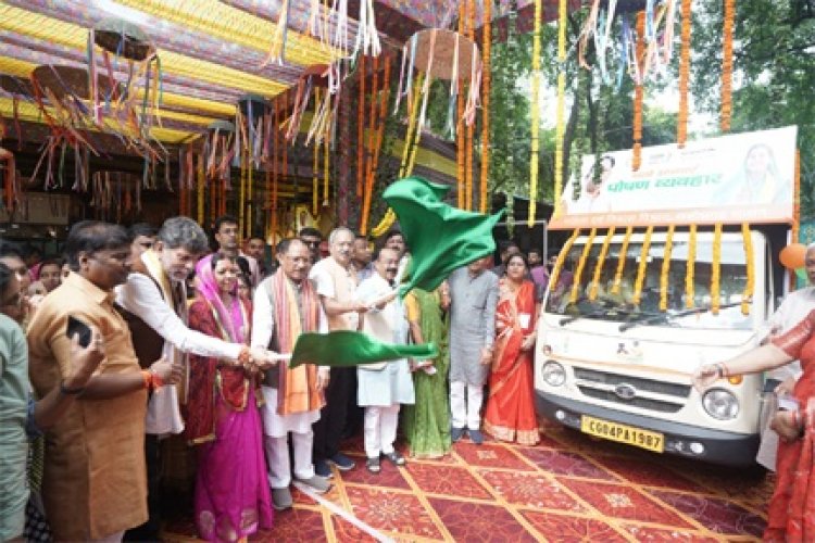 मुख्यमंत्री विष्णु देव साय ने तीज पोरा, महतारी वंदन तिहार के अवसर पर सुपोषण रथ को हरी झंडी दिखाकर किया रवाना