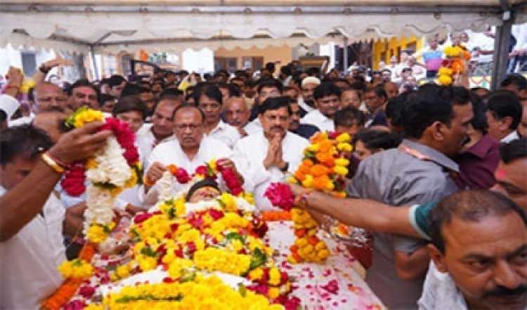 मुख्यमंत्री यादव के पिता पूनमचंद यादव की पार्थिव देह पंचतत्व में विलीन