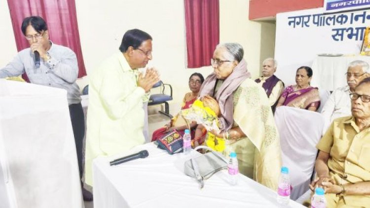 शिक्षक दिवस पर गुरूजनों का सम्मान