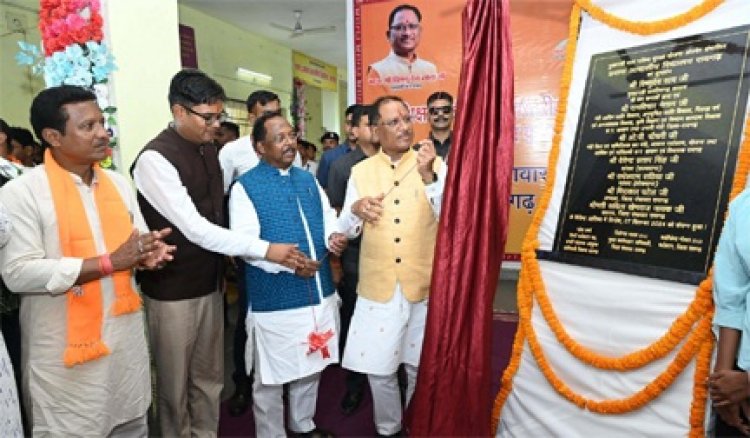 मुख्यमंत्री श्री विष्णुदेव साय ने आज रायगढ़ जिले के गढ़उमरिया में शासकीय प्रयास आवासीय विद्यालय का उद्घाटन किया