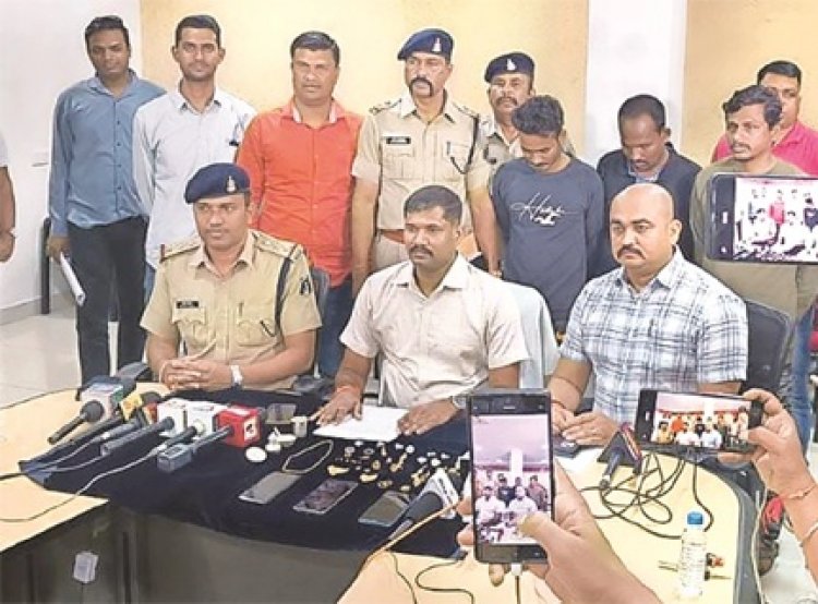 चोरी की रकम से परिवार संग की तीर्थ यात्रा, रायपुर लौटते ही पुलिस ने दबोचा