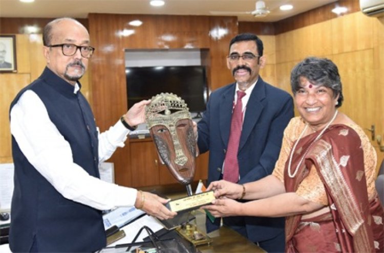 राज्यपाल डेका से डॉ. चटर्जी ने की भेंट