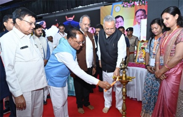 मुख्यमंत्री श्री विष्णु देव साय विश्वकर्मा जयंती के अवसर पर इंदिरा गाँधी कृषि विश्वविद्यालय स्थित कृषि मंडप में राज्यस्तरीय श्रमिक सम्मेलन में शामिल हुए