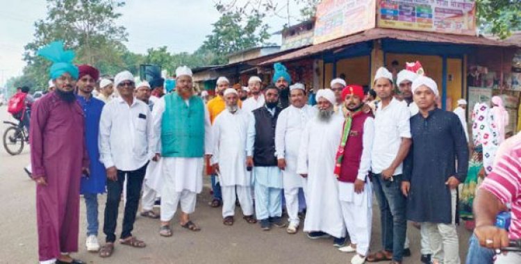 धूमधाम से मनी ईद मिलादुन्नबी, निकाला जुलूस