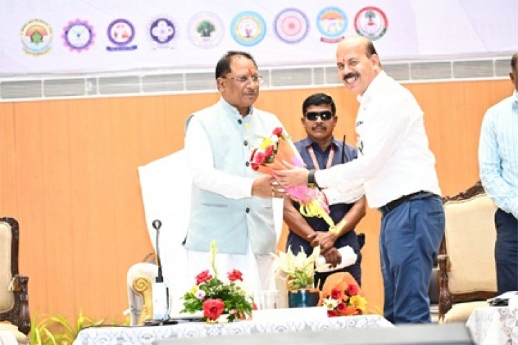 मुख्यमंत्री श्री विष्णु देव साय इंदिरा गांधी कृषि विश्वविद्यालय पहुंचे