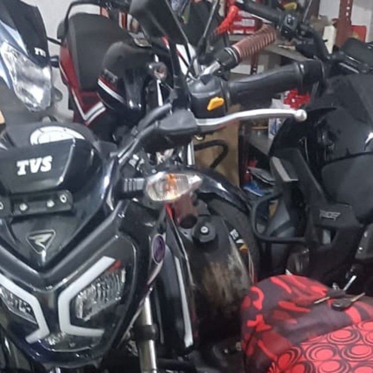 घंसौर में 2 दुकानों के टूटे ताले:50 हजार रुपए समेत बाइक; चोर ने शटर में लिखा 'जीत चोर की', घंसौर पुलिस जांच में जुटी