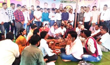 सोसायटी ऑपरेटरों का धरना प्रदर्शन जारी