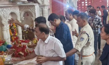 मां के दरबार में उमड़ा भक्तों का सैलाब:नवरात्र पर्व के शुभारंभ पर दमोह के प्रमुख बड़ी देवी मंदिर में अखंड कीर्तन शुरू