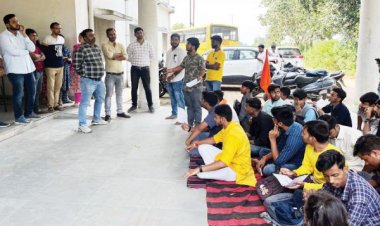 इंजीनियरिंग कॉलेज प्राचार्य पर कई आरोप, एबीवीपी की बेमुद्दत हड़ताल, कार्रवाई के आश्वासन पर माने