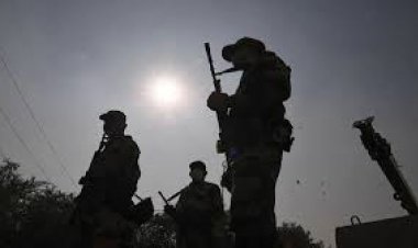 पाक में आतंकवादियों ने आठ सुरक्षाकर्मियों की हत्या की, दो अन्य घायल