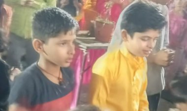 एकता पुरी दुर्गा पंडाल में मनाई गई नवरात्रि:लोगों ने चौथे दिन कूष्मांडा माता का श्रृंगार कर की आरती