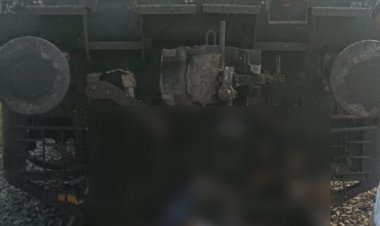 कुल्हार में राज्यरानी एक्सप्रेस से 2 चाबी मैन कटे:इंजन में फसे शव, दो घंटे से केवटन ब्रिज पर खड़ी ट्रेन