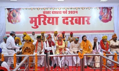 मुख्यमंत्री श्री विष्णु देव साय जगदलपुर के सीरासार भवन में आयोजित मुरिया दरबार में मांझी-चालकी, मेम्बर-मेम्बरीन और बस्तर दशहरा समिति के पदाधिकारियों से रूबरू हो रहे हैं