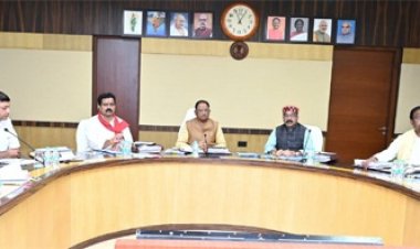 मुख्यमंत्री श्री विष्णु देव साय की अध्यक्षता में मंत्रालय, महानदी भवन में कैबिनेट की बैठक शुरू