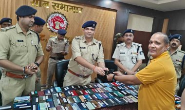 5 वर्षों में गुम हुए 175 मोबाईल अनुमानित कीमत 25 लाख रुपये  रिकवर कर स्वामियों को किये सुपुर्द