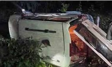 तेज रफ्तार स्कार्पियो सड़क से उतरकर गड्ढे में गिरी, आठ लोग हुए घायल तीन गंभीर