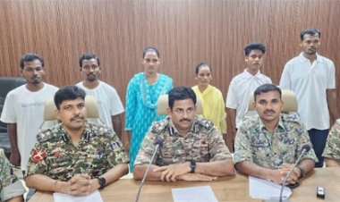 24 लाख के इनामी 6 नक्सलियों ने किया सरेंडर