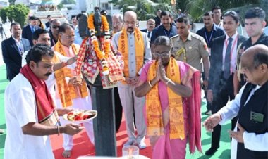 राष्ट्रपति श्रीमती द्रौपदी मुर्मु ने देशवासियों के सुख-समृद्धि और निरंतर प्रगति के लिए आशीर्वाद मांगा