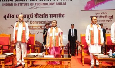 राष्ट्रपति श्रीमती द्रौपदी मुर्मु आई.आई.टी. भिलाई पहुंची