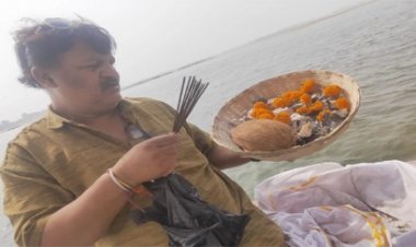 मोहल्ले वासियों ने निभाया इंसानियत का फर्ज,सामूहिक रूप से मिल किया बुजुर्ग का अंतिम संस्कार