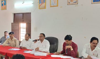 तहसील परिसर में हुई पटाखा दुकानों की नीलामी:40 व्यापारियों को आवंटित हुई दुकानें; राजस्व विभाग को हुई तीन लाख की आय