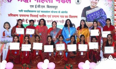 श्रद्धा महिला मंडल द्वारा निःशुल्क सिलाई मशीन एवं कम्प्यूटर प्रशिक्षण का प्रमाण पत्र का वितरण