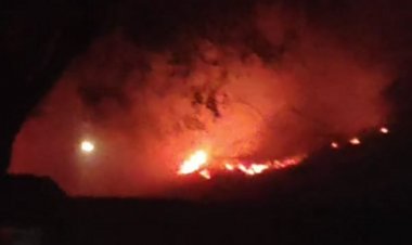 घर में आग लगने से दो सिलेंडरों में ब्लास्ट:जबलपुर के सुभाष नगर इलाका दहला; गृहस्थी का सामान जलकर खाक