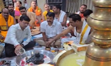 राष्ट्र में सुख समृद्धि के लिए चांदी के सिक्के से हुई महाकाल की महापूजा