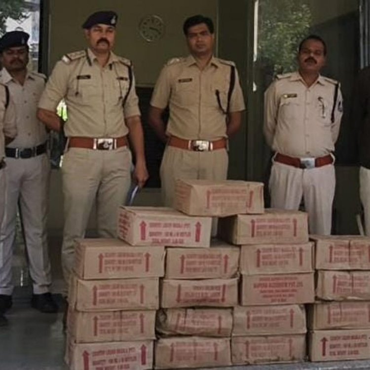 पुलिस ने पकड़ी 19 पेटी अवैध शराब:हटा एसडीओपी की टीम ने की कार्रवाई, पिकअप वाहन में भरकर ले जा रहे थे आरोपी