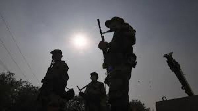 पाक में आतंकवादियों ने आठ सुरक्षाकर्मियों की हत्या की, दो अन्य घायल