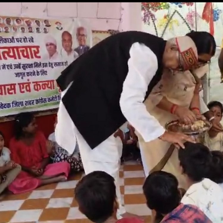 कांग्रेस ने उपवास के साथ किया कन्या पूजन:शहर अध्यक्ष बोले: बालिकाओं पर हो रहे अत्याचार को रोकने में विफल रही बीजेपी सरकार