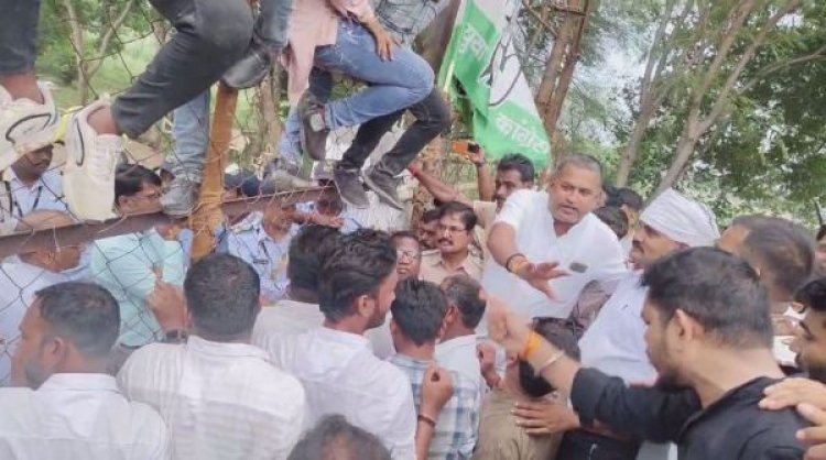 कांग्रेसियों ने घेरा शक्कर कारखाना