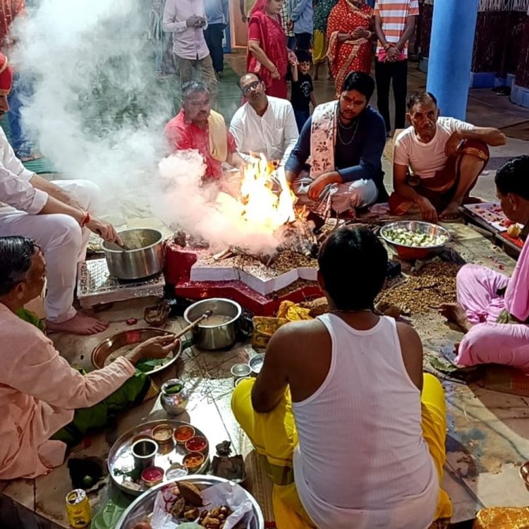 महानवमी पर आज घर-घर लगेंगे बालभोग:राजपरिवार के सदस्यों ने कालिका माता मंदिर में किया हवन; फल-फूल सहित नींबू-भरकोला की मांग बढ़ी