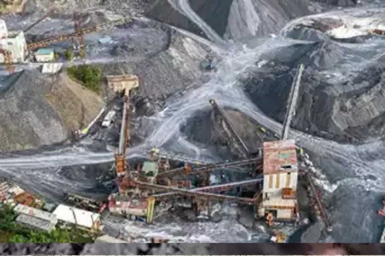 पाकिस्तान के बलूचिस्तान के कोयला खदान पर हुए सशस्त्र हमले में 20 लोगों की मौत