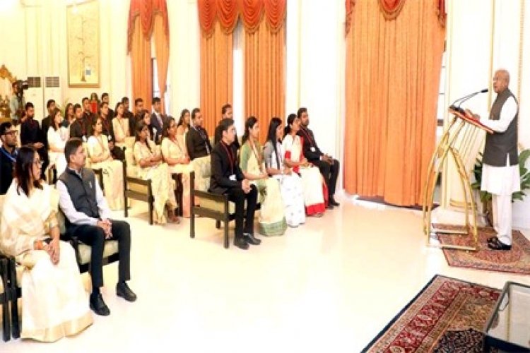 लोक सेवा, वंचितों की सेवा करने का सुअवसर : राज्यपाल श्री पटेल