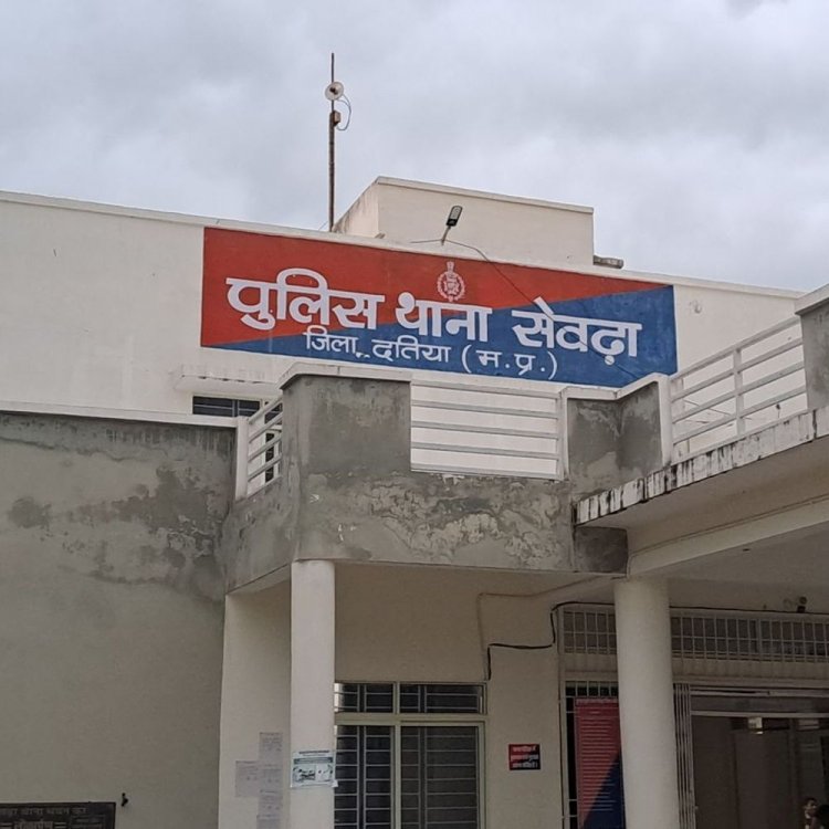 दहेज के लिए महिला को प्रताड़ना:कार और दो लाख की डिमांड पूरी न होने पर घर से निकाला; पति समेत सास-ससुर पर केस दर्ज