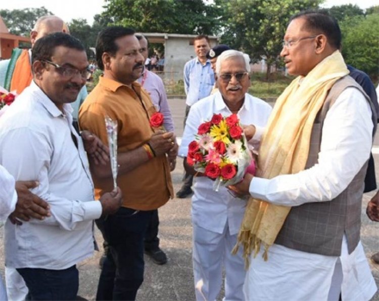 मुख्यमंत्री श्री विष्णु देव साय का भिलाई 3 पहुंचने पर आत्मीय स्वागत