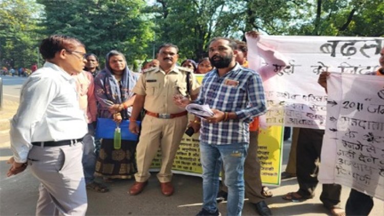 रसूखदारों को मिला आवास का लाभ