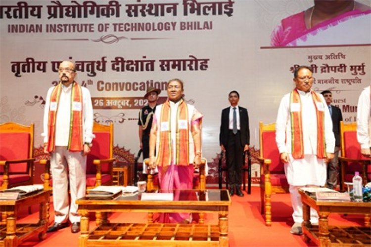राष्ट्रपति श्रीमती द्रौपदी मुर्मु आई.आई.टी. भिलाई पहुंची