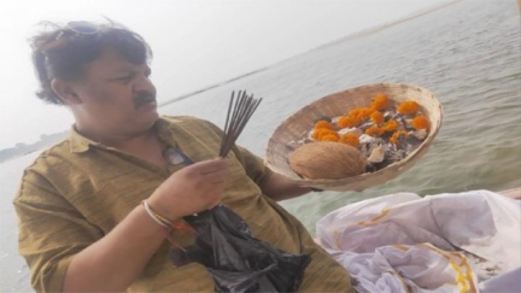 मोहल्ले वासियों ने निभाया इंसानियत का फर्ज,सामूहिक रूप से मिल किया बुजुर्ग का अंतिम संस्कार