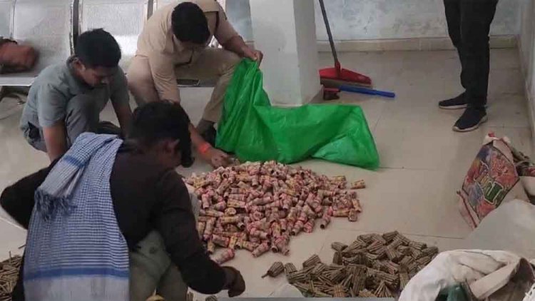 छत्तीसगढ़-डोंगरगढ़ में पुलिस छापेमारी, ब्रांडेड के बण्डल में पकड़ी नकली बीड़ी