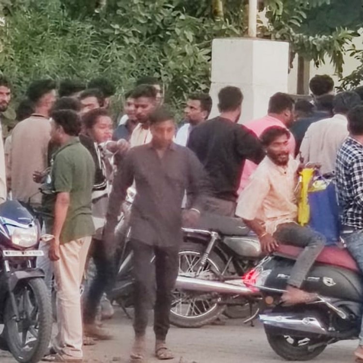 7 वर्षीय बालिका को कार ने कुचला, मौके पर मौत:दीपावली पर पापा-मम्मी के साथ आम के पत्ते बेचने बाजार आई थी