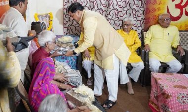 प्रदेश में धार्मिक स्थलों में खुलेंगे वृद्धाश्रम, मुख्यमंत्री मोहन यादव ने बुजुर्गों संग मनाई दिवाली