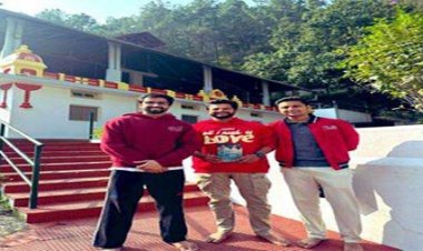 क्रिकेटर सुरेश रैना ने किये कैंची धाम के दर्शन