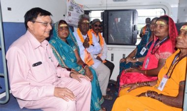 श्री रामलला दर्शन योजना: बिलासपुर संभाग से 850 श्रद्धालु अयोध्या धाम के लिए हुए रवाना