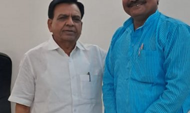 मप्र राज्य कर्मचारी संघ के पदाधिकारी उप मुख्यमंत्री से मिले:काल्पनिक वेतनवृद्धि करना उचित नहीं, छग जैसा निर्णय करें : जितेंद्र