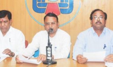 धान खरीदी से पहले सहकारी समिति कर्मचारी हड़ताल पर