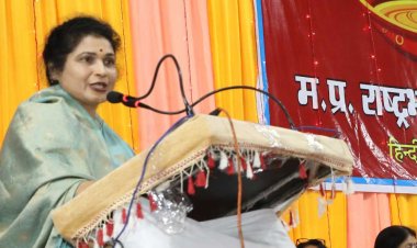 दीपावली पर्व का सांस्कृतिक के साथ आर्थिक महत्व भी है: राज्यमंत्री श्रीमती गौर