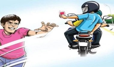 लोन आफिसर के हाथ से मोबाइल लूट ले गए स्कूटी सवार